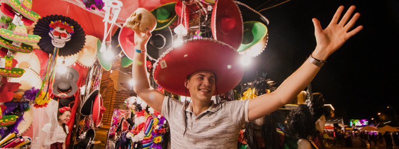 Песни Мишель Андраде под мексиканское безумие в Киеве: как прошла первая ночь Santa Muerte Carnival