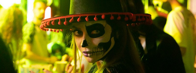 Мексиканское безумие Santa Muerte Carnival: ищи себя на фото