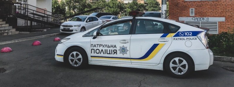 В Киеве глава избирательной комиссии пришел на участок в стельку пьяным