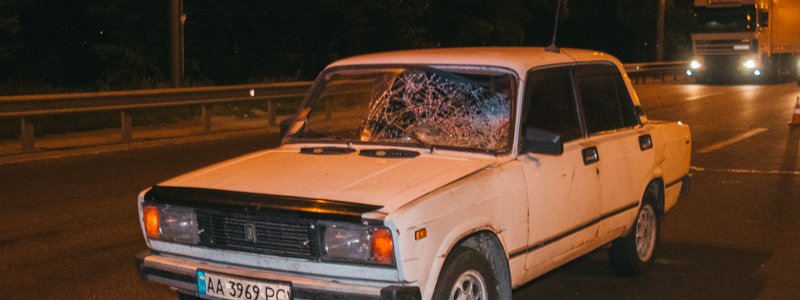 В Киеве на проспекте Глушкова ВАЗ сбил пешехода