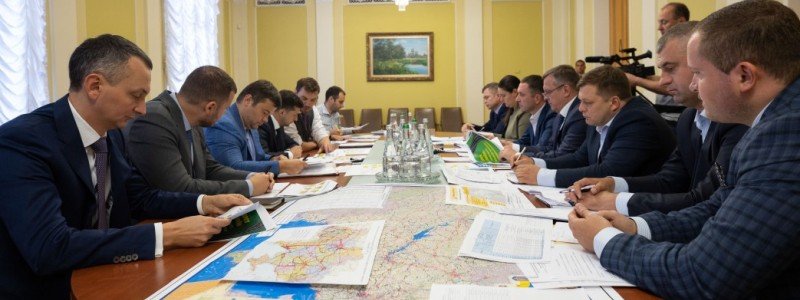 Зеленский собрал лидеров строительства украинских дорог: как прошло совещание и что решили