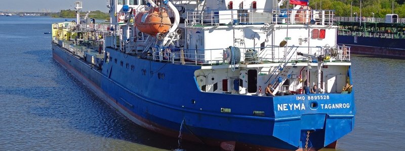 Украина задержала российский танкер, который участвовал в захвате моряков