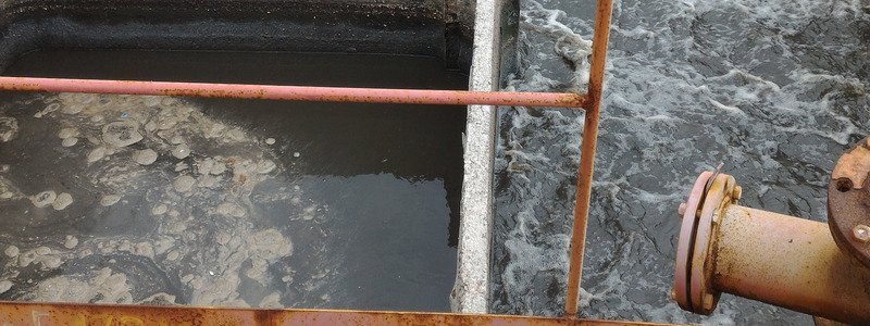 Под Киевом на станции аэрации во время очистки в воде нашли нефть