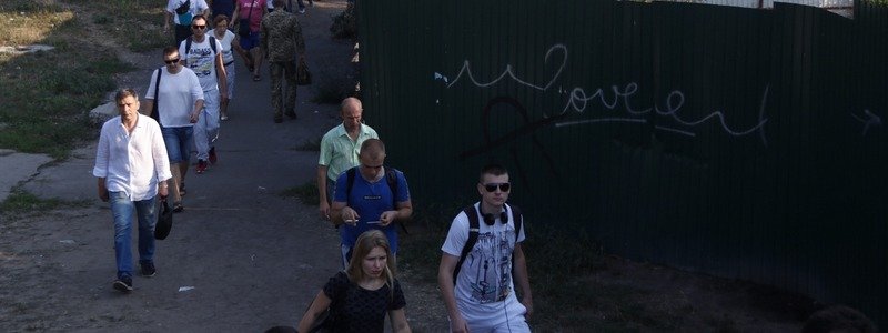 В Киеве возле метро «Лесная» перекрыли проход к общественному транспорту: что там сейчас и как пройти