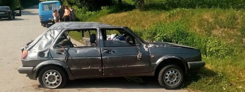 Под Киевом перевернулся Volkswagen: 15-летний парень впал в кому
