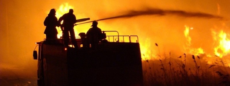Угроза пожара в Киеве: что делать, если вас окружил огонь