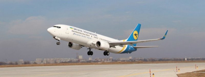 В аэропорту "Борисполь" Boeing авиакомпании МАУ совершил экстренную посадку