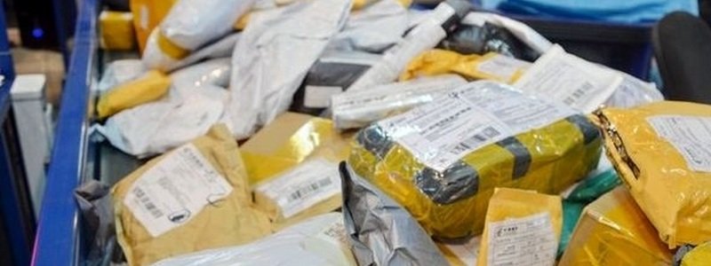 В Киеве сотрудница почты "подарила" себе чужие сертификаты
