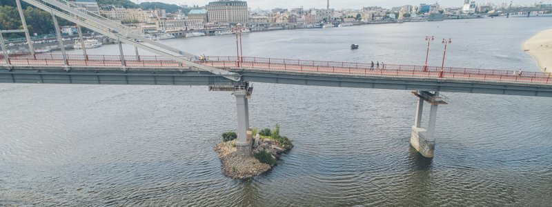 В Киеве обвалился Парковый мост на Труханов остров: фото и видео с высоты