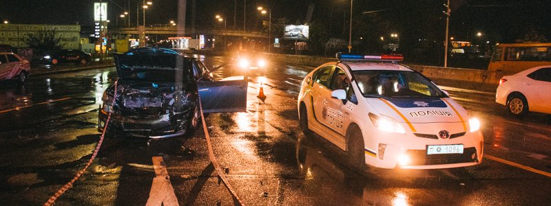 В Киеве пьяный нацгвардеец на Toyota пытался уйти от полиции и влетел в такси Bolt