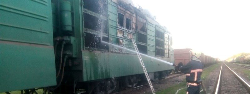 Под Киевом загорелся локомотив