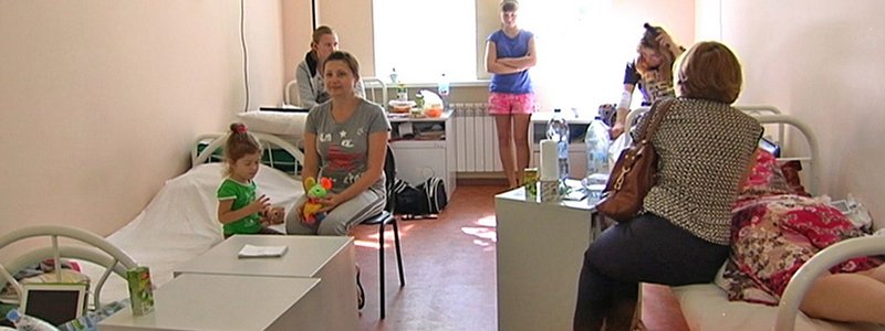 В больницах Украины появятся детские палаты с местами для родителей