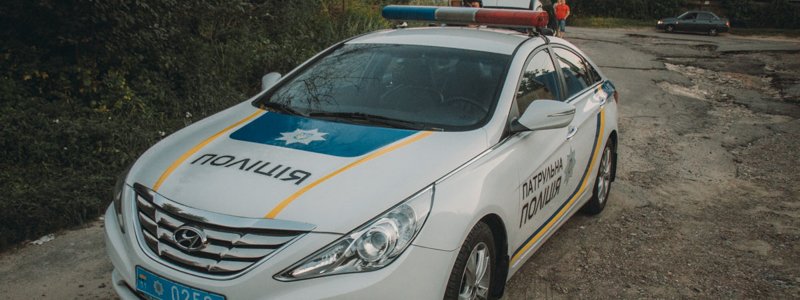Под Киевом водитель Kia нарушил на дороге и умер во время проверки документов патрульными