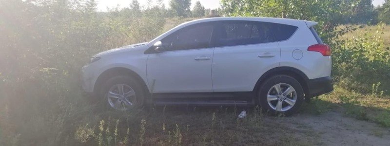 Под Киевом нашли автомобиль, на котором уехали и пропали мама с дочкой
