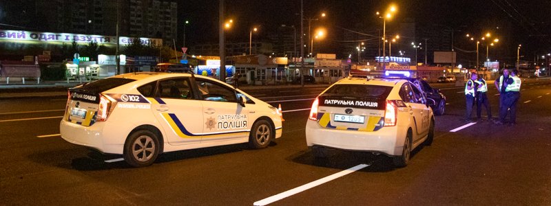 В Киеве на Академгородке водитель Mercedes насмерть сбил девушку и скрылся