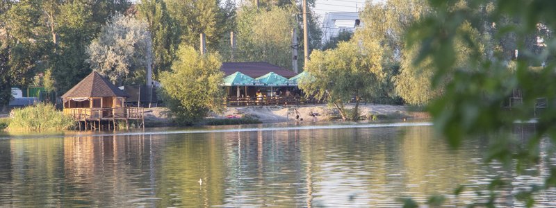 В Киеве после громкой ссоры в озере Алмазное нашли мертвую женщину