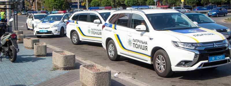 В Киеве возле Ocean Plaza Hyundai сбил полицейского и скрылся: в каком состоянии патрульный