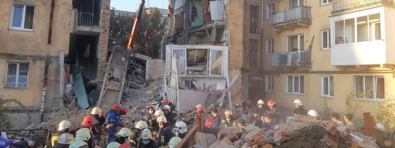 В Дрогобыче из-под завалов достали тела семи человек и ребенка: поиск продолжается