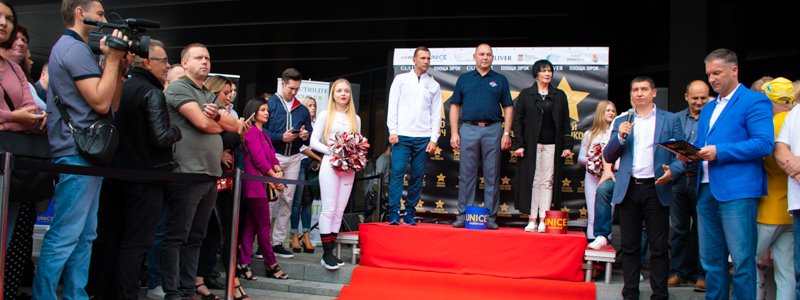 В Киеве открыли звезды Андрею Шевченко и другим великим спортсменам: как это было