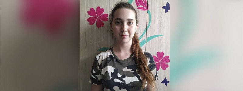 В Киеве пропала 14-летняя девочка с каштановыми волосами