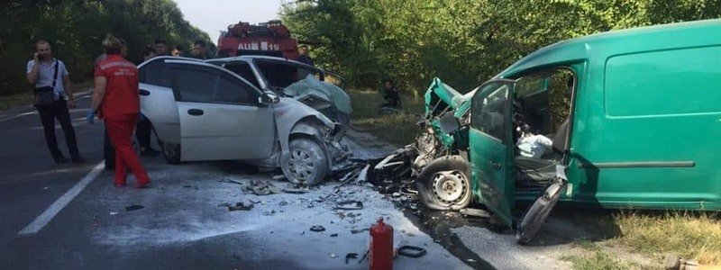 Под Киевом Chevrolet влетел в Volkswagen и загорелся: погибли три человека