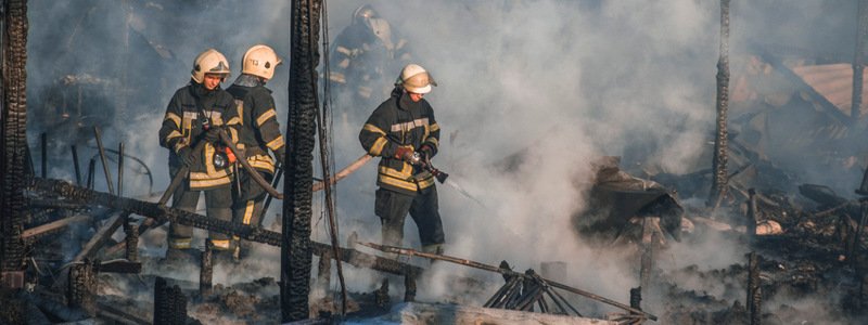 В Киеве сгорел Bora Bora Beach Club: подробности с места и возможные причины пожара в Гидропарке