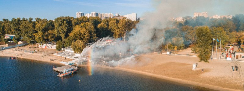 Зеленский на "Іграх нескорених", масштабный пожар на пляже в Киеве и откровенный Сенцов : неделя в фото