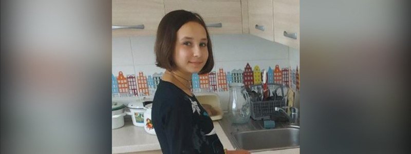 В Киеве ищут 13-летнюю девочку в красной футболке
