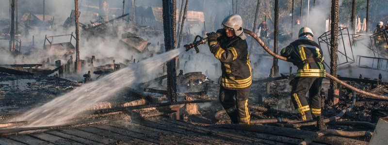800 пожаров за месяц: в Киеве и Украине объявили чрезвычайный уровень опасности
