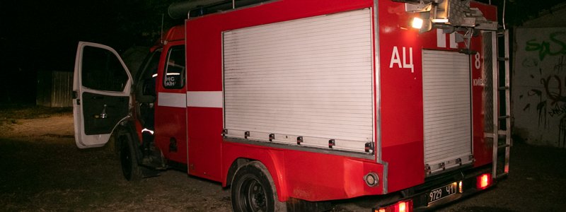 В центре Киева пожарные спасли двоих мужчин из горящего гаража