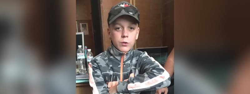 В Киеве ищут светловолосого мальчика со ссадинами на руках