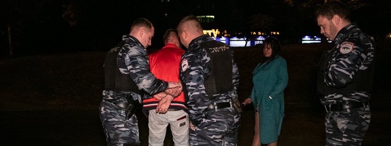В Киеве в ресторане Papa Niko мужчина при детях избил ревнивую жену и взялся за нож