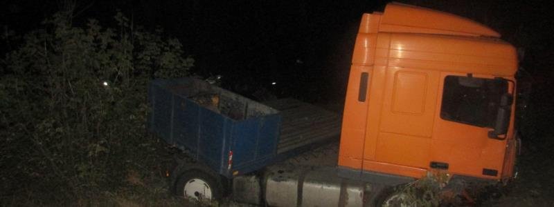 Под Киевом грузовик влетел в микроавтобус: погибли водитель и пассажир