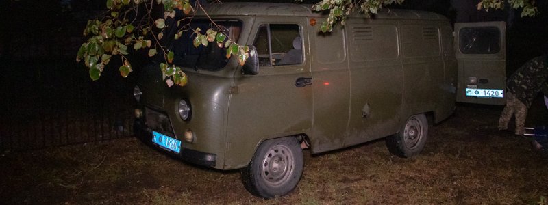 В Киеве возле Лесного рынка под деревом нашли труп мужчины