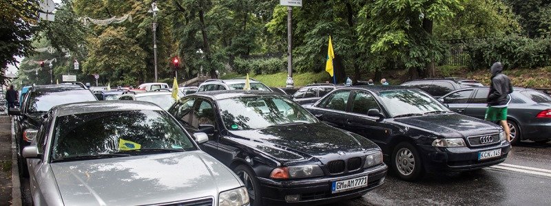 В Киеве под Радой собираются "евробляхеры": чего требуют митингующие