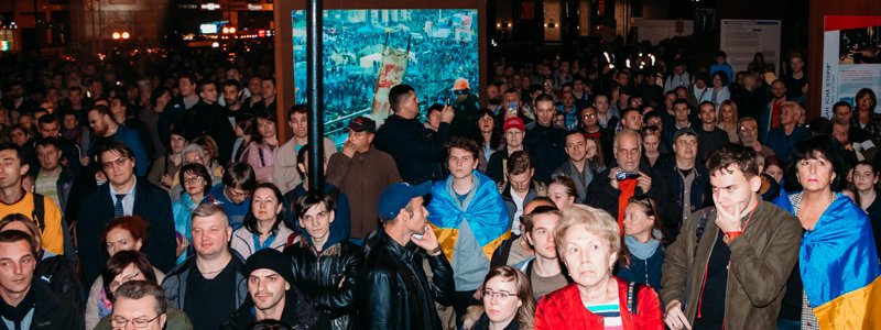 В Киеве на Майдане снова собрались тысячи противников формулы Штайнмайера