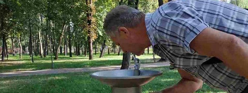 В Сырецком парке Киева появился питьевой фонтанчик с сенсорной активацией