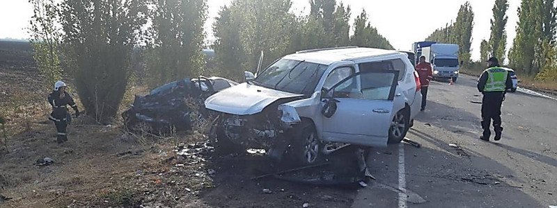 Под Николаевом лоб в лоб столкнулись Toyota и Lexus: погибли два полицейских