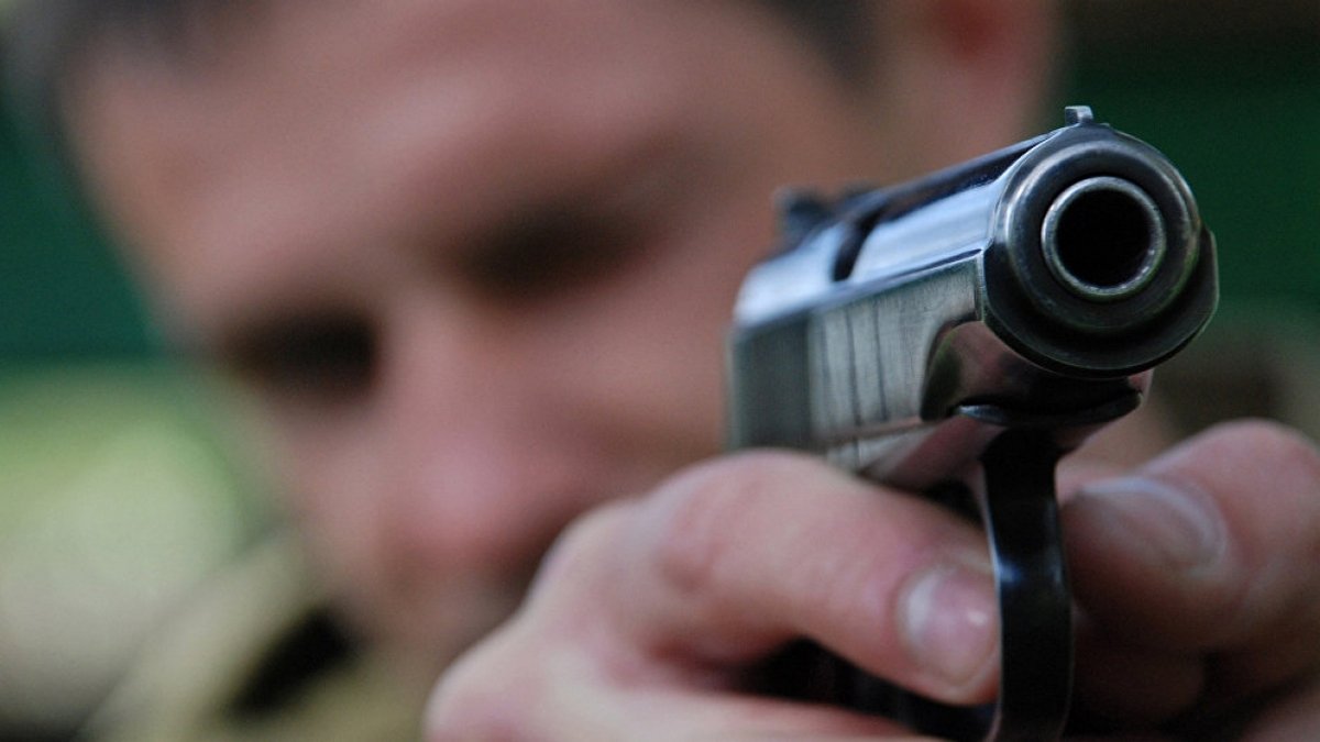 В Киеве бывший водитель с пистолетом напал на начальника