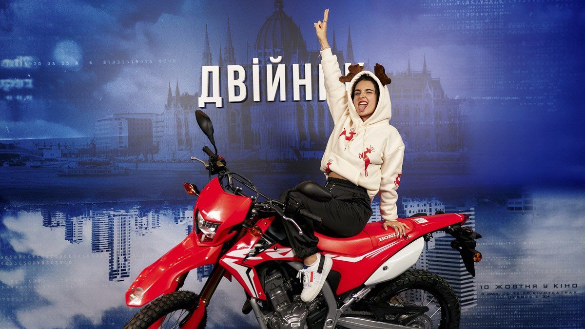 В Киеве звезды, блогеры и ведущие первыми увидели боевик "Двойник" с Уиллом Смитом