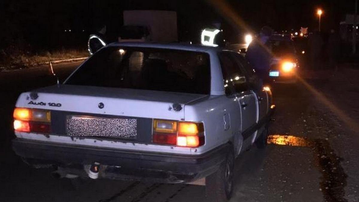 Под Киевом водитель Audi насмерть сбил двух сестер: видео момента аварии