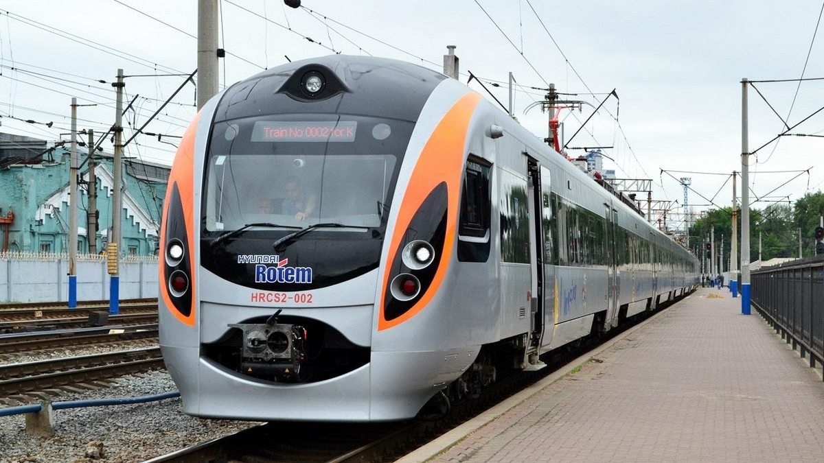 «Укрзалізниця» назначила 14 поездов на Покров и День защитника Украины и продлила продажу билетов