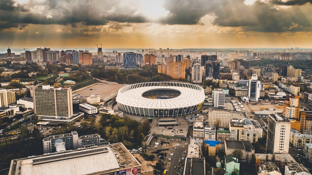 В центре Киева из-за футбола перекроют движение и продлят работу метро: подробности