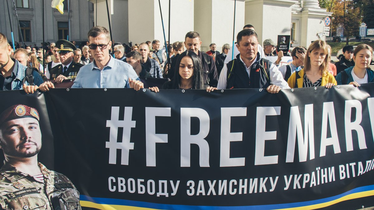 В Киеве на марш в поддержку Виталия Маркива вышли митингующие и Олег Сенцов: что сейчас происходит в центре