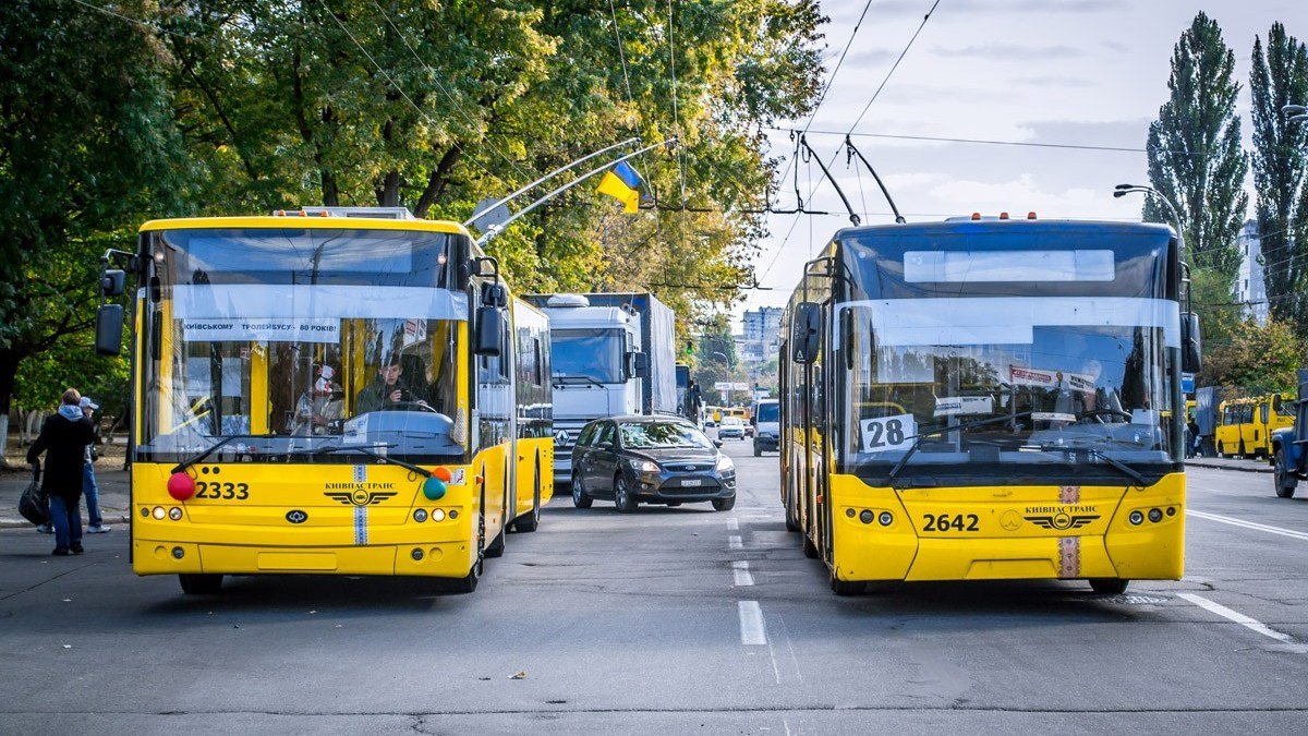 В Киеве из-за монтажа пролета Шулявского моста некоторые троллейбусы прекратят работу