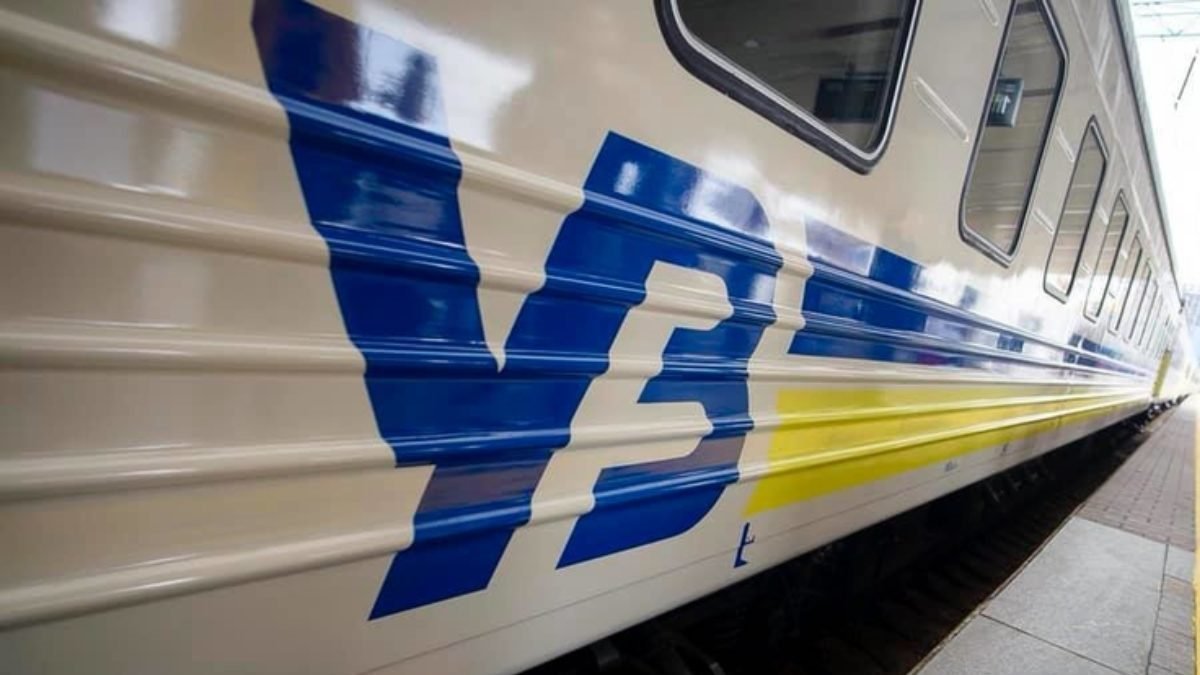 «Укрзалізниця» назначила 12 дополнительных поездов на время осенних каникул