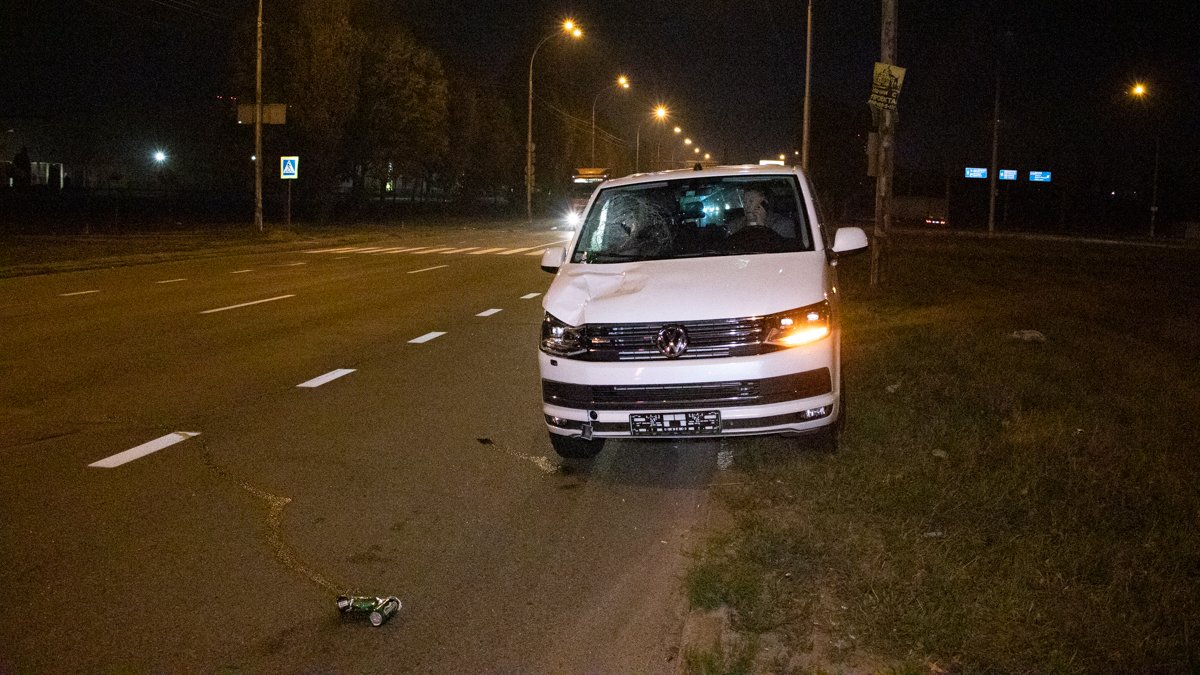 В Киеве на Заболотного Volkswagen на российских номерах сбил мужчину