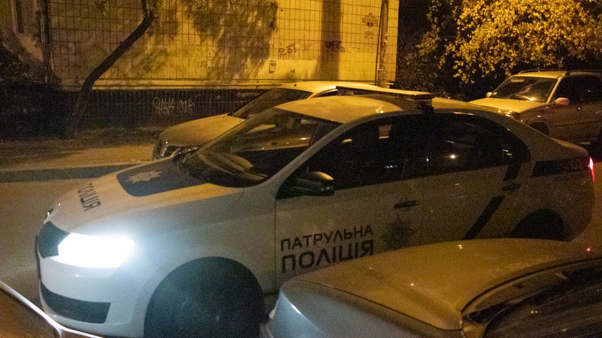 В Киеве женщина нашла пропавшего мужа мертвым в машине: рядом лежал шприц