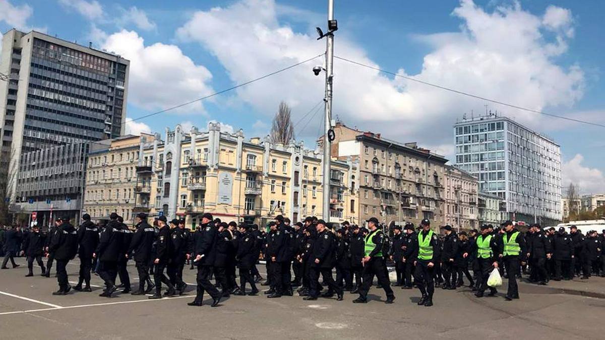 В центр Киева стягивают полицию и нацгвардейцев: подробности