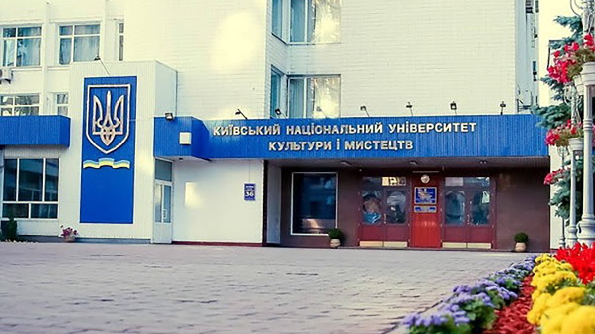 В Киеве на территории университета Поплавского повесился парень: что о нем известно